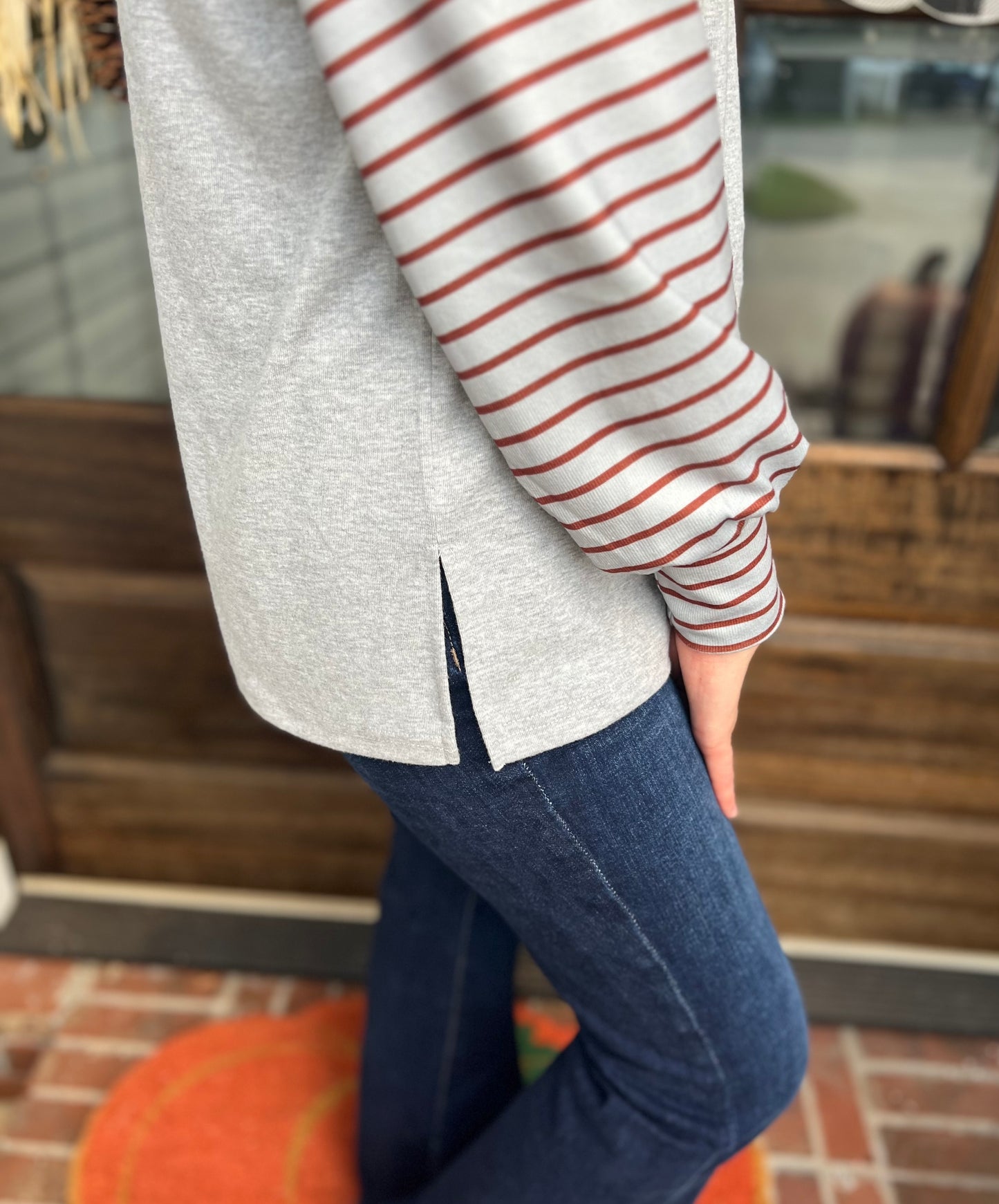 Color block drop shoulder pullover with side slit